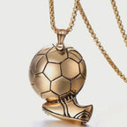 Collar con colgante de balón de fútbol, resistente al agua y que no se deslustra, con cadena tipo caja y colgante de acero inoxidable 304.